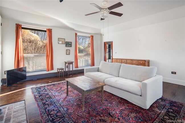 Building Photo - 689 S Mountain Rd