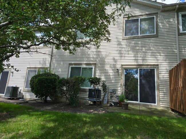 Building Photo - 945 Park Hill Cir