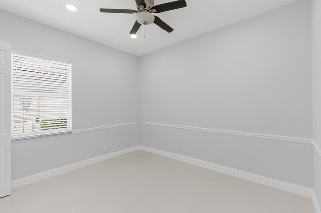 Building Photo - 1256 Beacon Cir