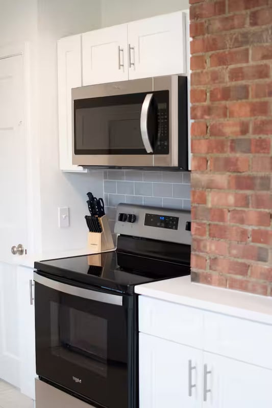 Building Photo - 7046 Greenleaf Ave