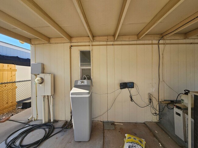 Building Photo - Large 3 bed/2 bath manufactured home in de...