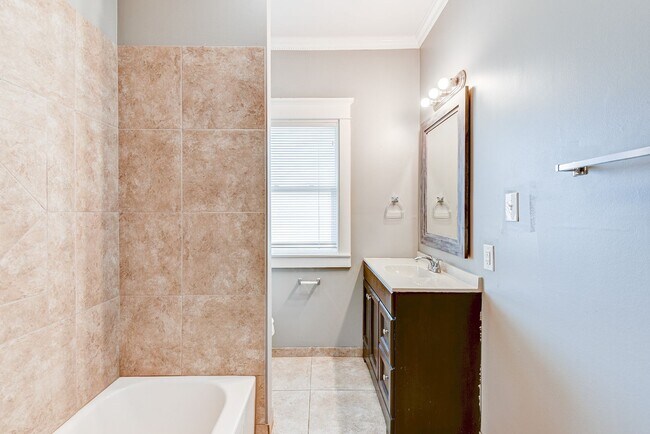 Building Photo - 3 Bed 2 Bath Fenced Home!
