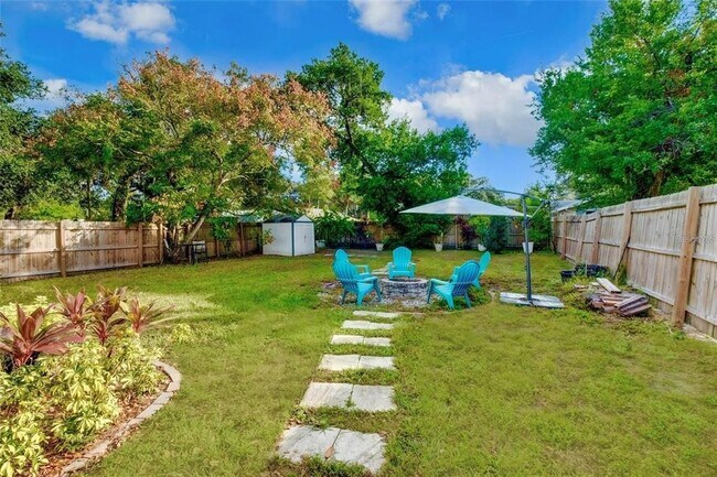 Building Photo - 1221 E Ida St