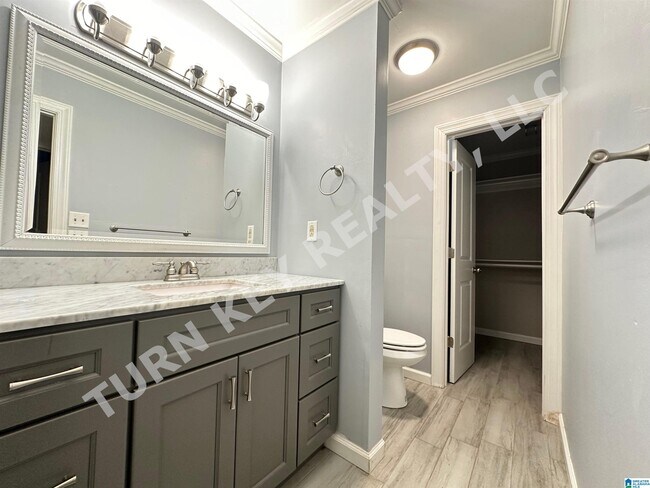 Building Photo - 417 Skyview Dr