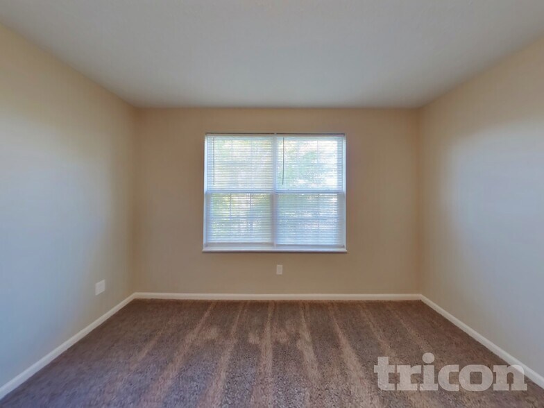 Building Photo - 6953 W Briar Park View