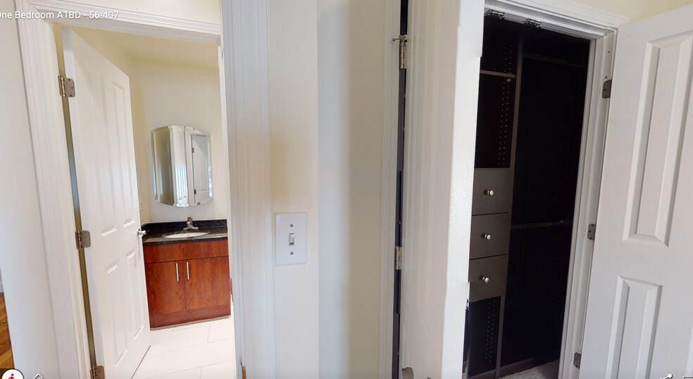 Building Photo - 7 Harcourt St