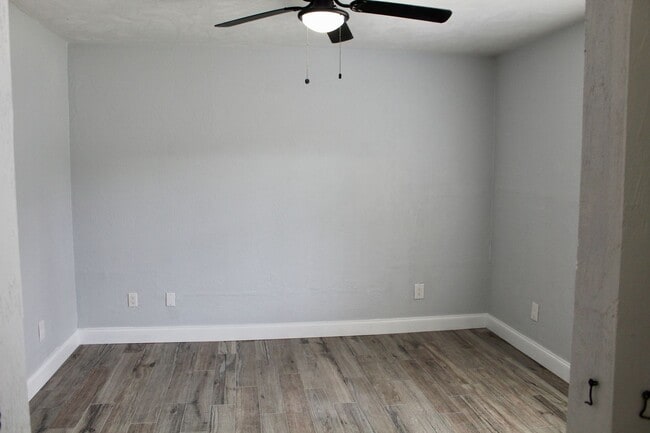 Building Photo - Port Orange Charming 5-Bedroom, 2-Bathroom...