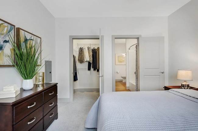 Building Photo - Edgewater East Apartments