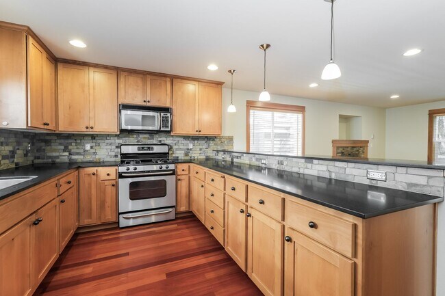 Building Photo - Bright and Spacious Residence with Vaulted Ceilings and Garage