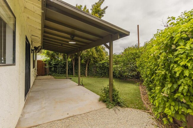 Building Photo - 325 El Conejo Dr