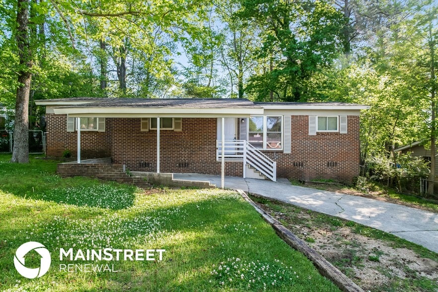 Primary Photo - 1309 Lake Ln NE