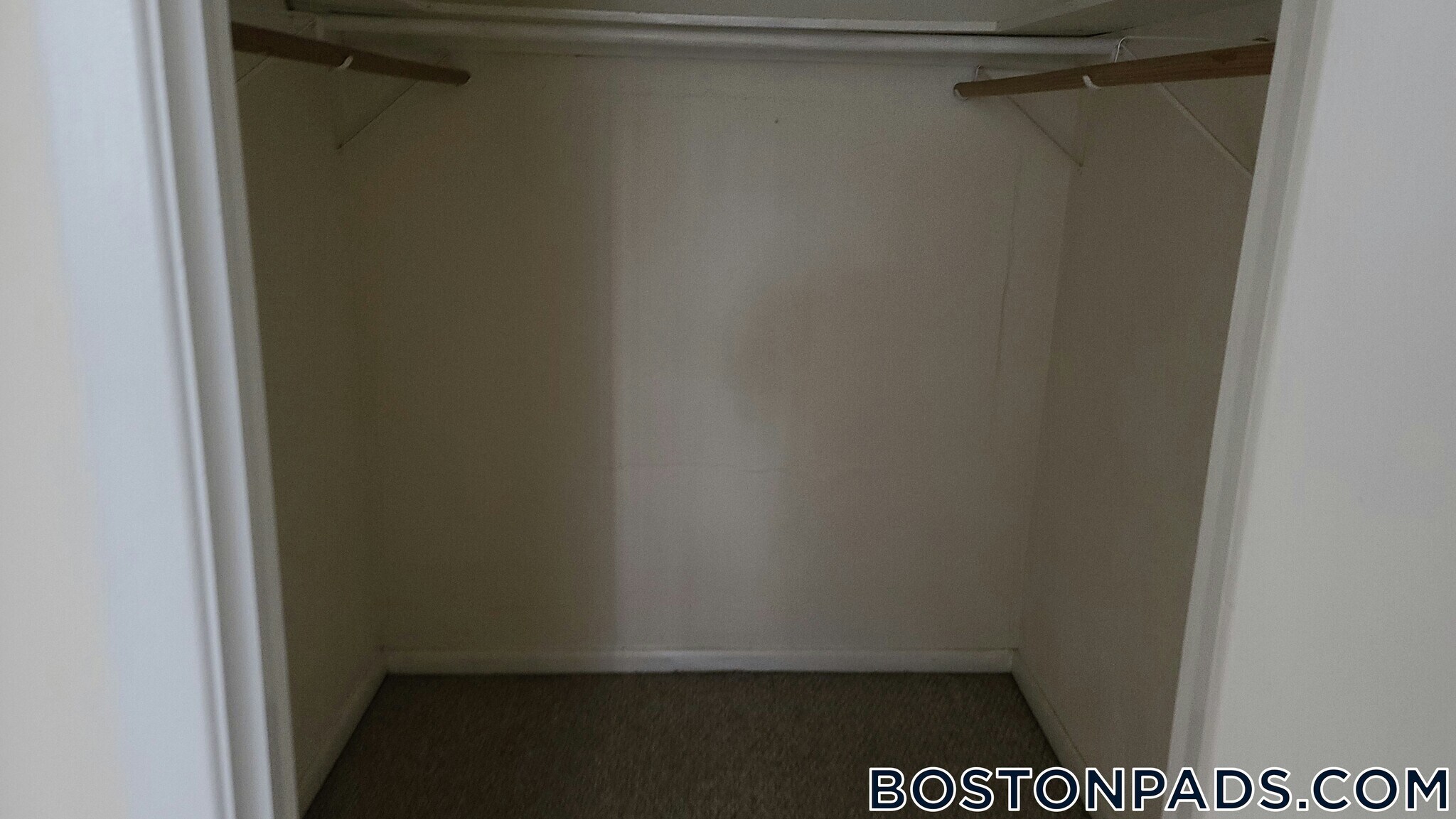 Building Photo - 16 Whites Ave