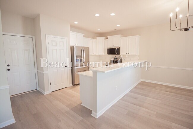 Building Photo - 4 Bedroom in Loris with Screened Patio