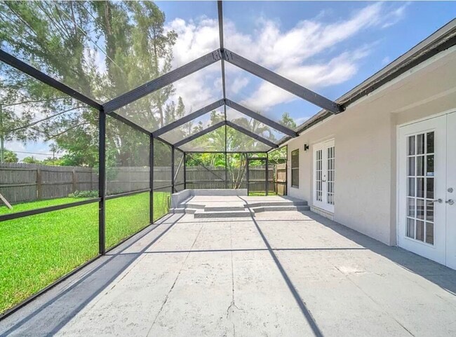 Building Photo - 654 West Dr