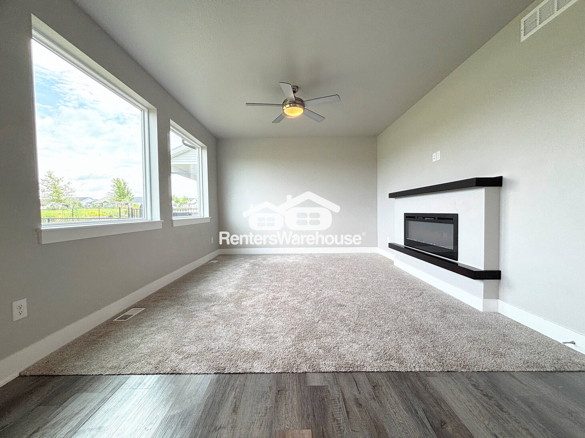 Building Photo - 15231 Deerview Dr