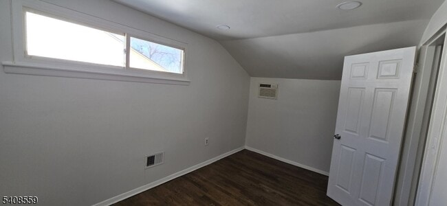 Building Photo - 260 Everett Rd