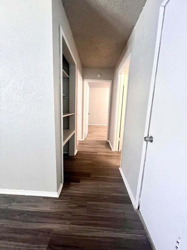 Building Photo - "Updated 2-Bedroom in Lubbock !"