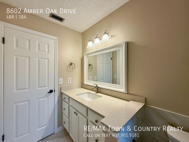 Building Photo - 8602 Amber Oak Dr