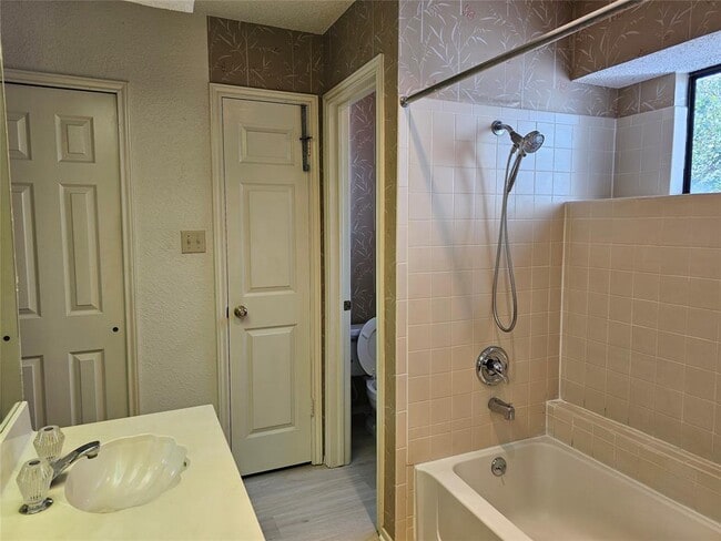 Building Photo - 13102 Briar Hollow Dr