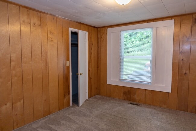 Building Photo - 1028 Fairview Dr SW