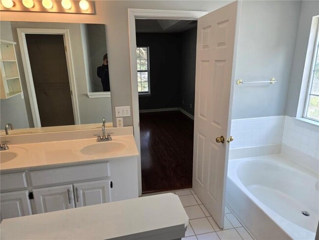 Building Photo - 3243 Oak Vista Way SW