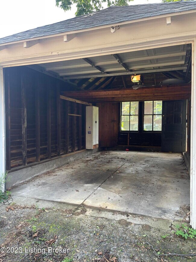 Building Photo - 2177 Baringer Ave