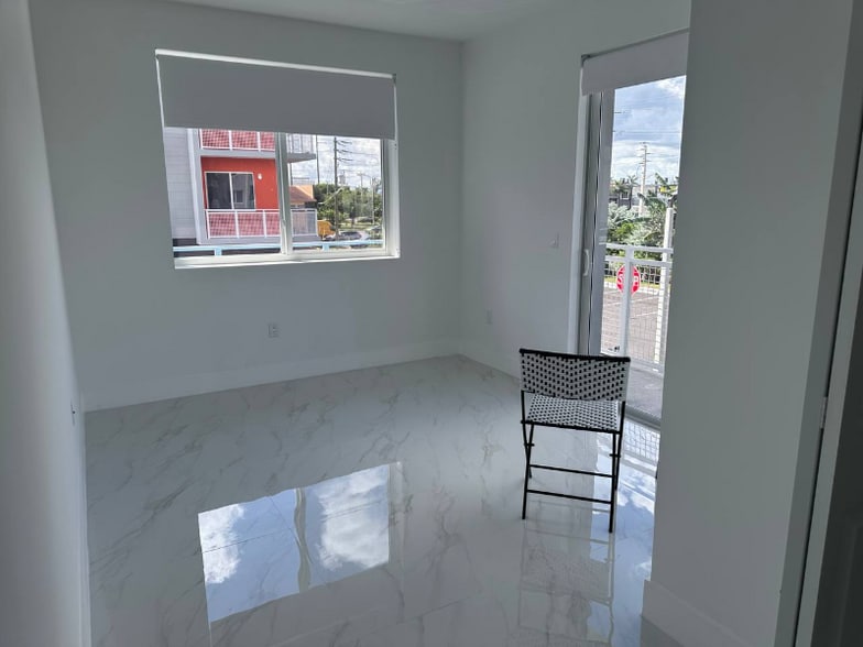 Building Photo - 1453 W 29th St