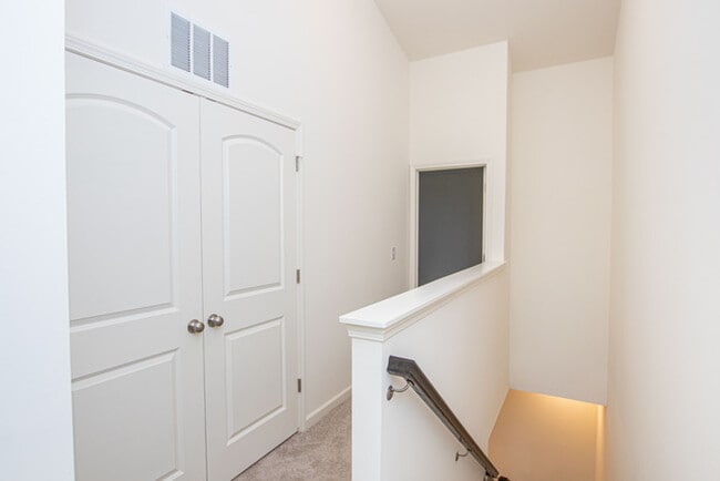Building Photo - BEAUTIFUL 2 Bedroom Townhome in MIDLAND AVAILABLE JUNE 2026