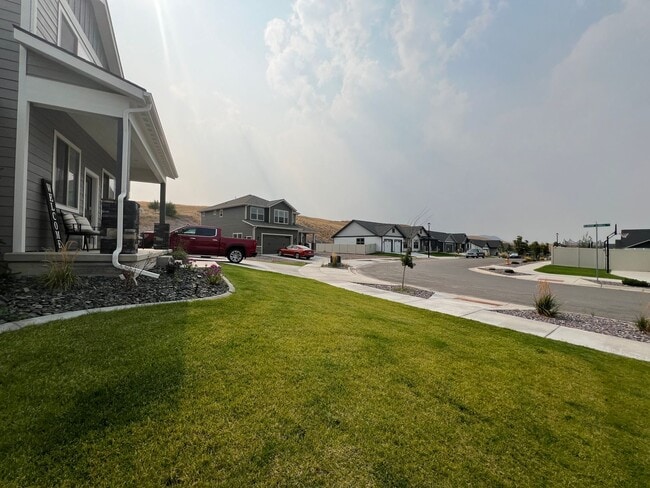 Building Photo - 4 Bed/2.5 Bath Newly Built Single Family Home in Mountain View Meadows W/ Big attached Garage!