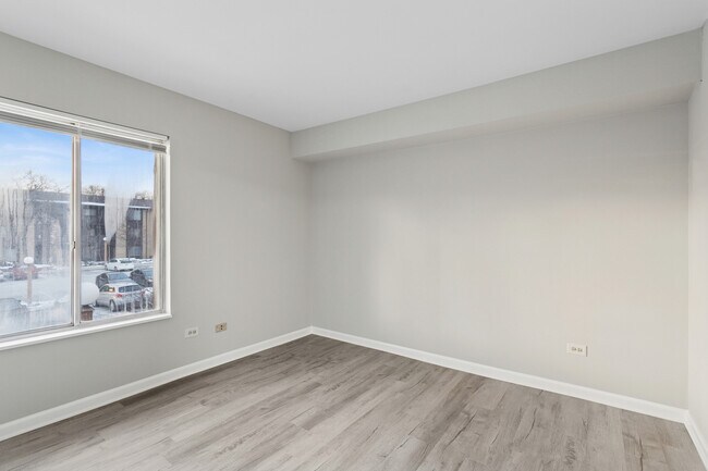 Building Photo - 6185 Pinewood Ct