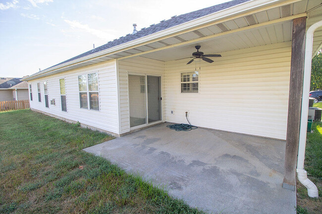 Building Photo - 6900 Madison Creek Dr