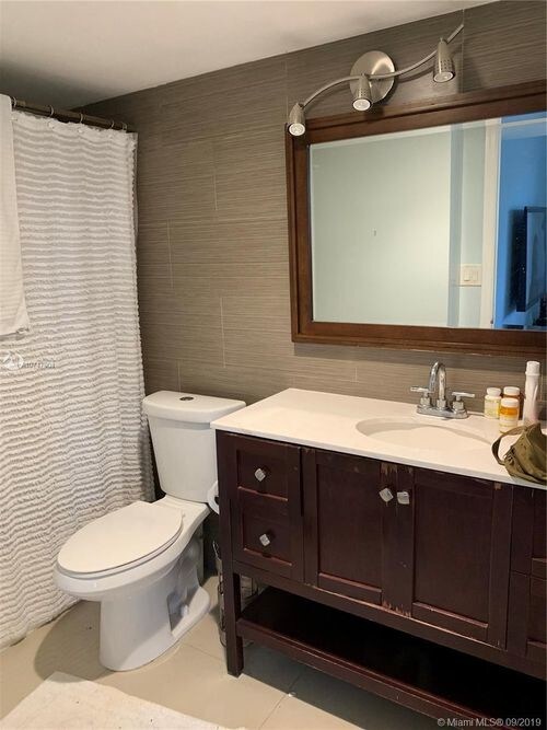 Building Photo - 900 NE 195th St