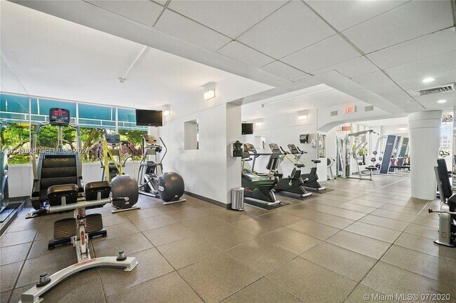 Building Photo - 888 Brickell Key Dr