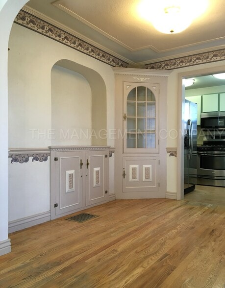 Building Photo - 576 Addison Ave W