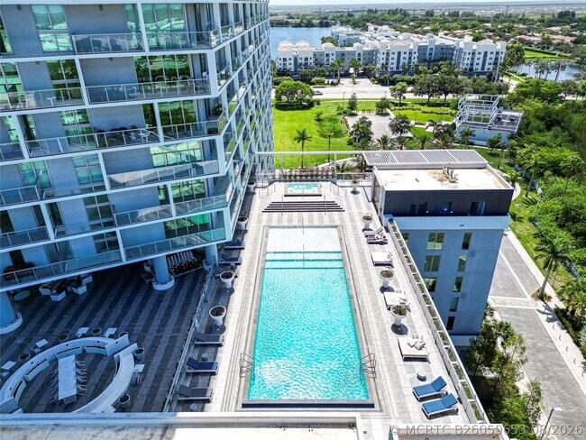 Building Photo - 2000 Metropica Wy