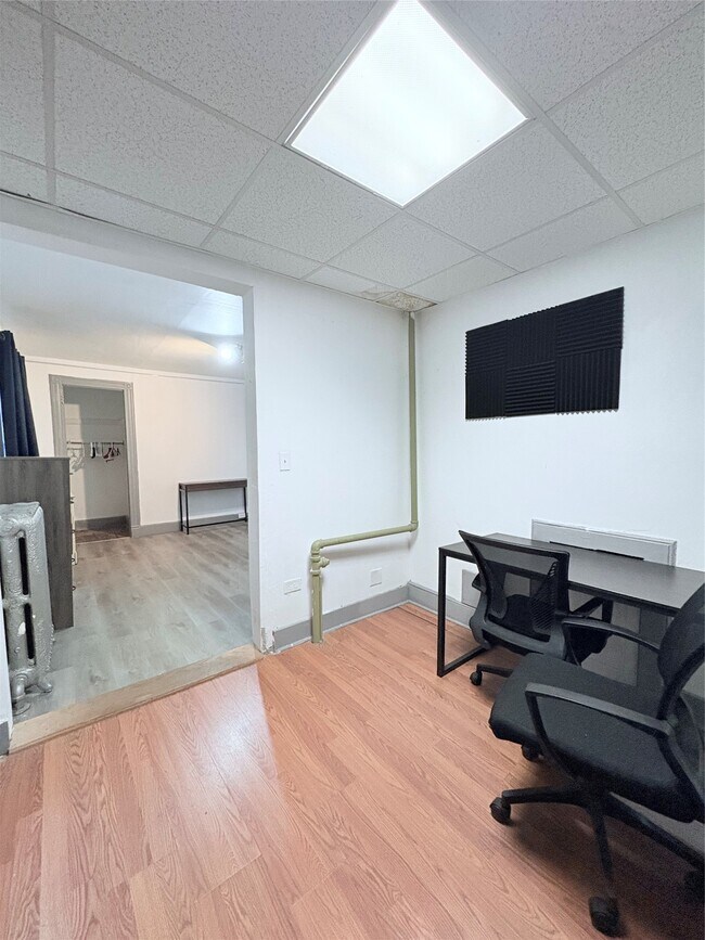Building Photo - 171 Chapin St