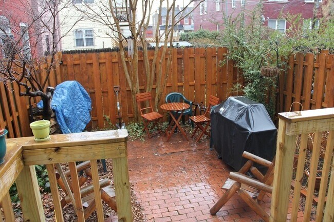 Building Photo - 337 14th St NE