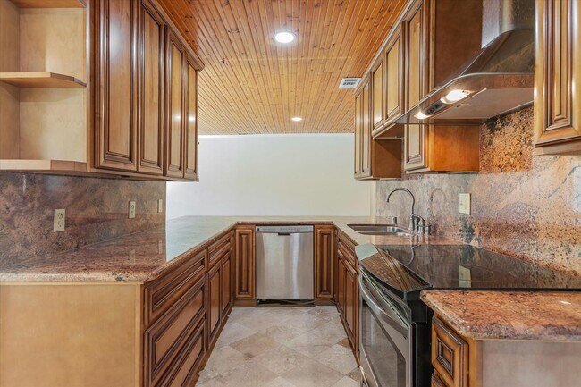 Building Photo - Family Home and In-Law Unit for Rent