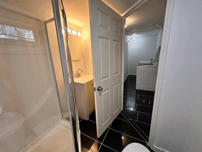 Building Photo - 474 E 7th St