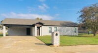 Building Photo - 3 Bedroom, 2 Bath Home in Nettleton