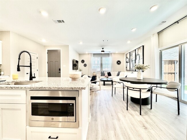 Building Photo - 8725 Scotty's Lk Ln