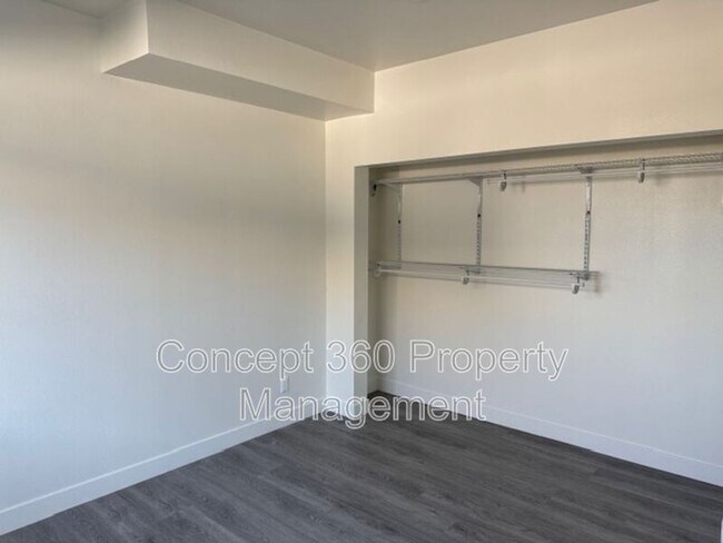 Building Photo - 226 W 87th St