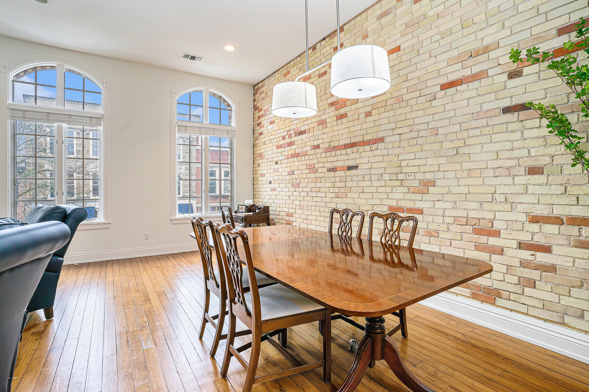 Building Photo - 32 E 8th St