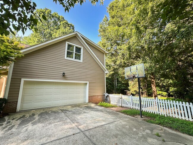 Building Photo - Cozy Oasis in Wake Forest!