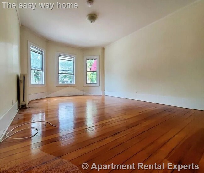Building Photo - 132.5 Oxford St Unit #2