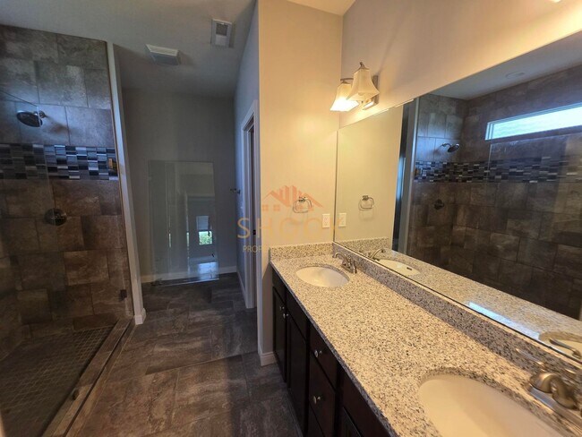 Building Photo - Luxury Home off of Coyote Crossing Golf Cl...