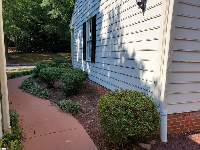 Building Photo - 1233 Shadow Way