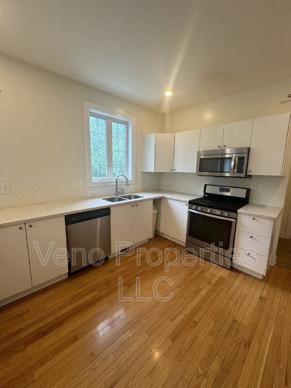 Building Photo - 17 Ironwood Street