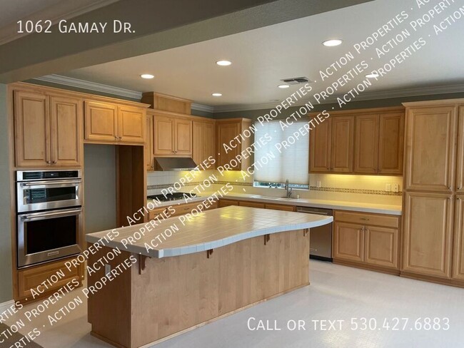 Building Photo - Luxury 3 Bedroom | Serrano Guard Gated Com...