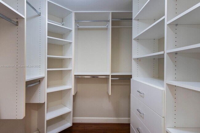 Building Photo - 55 Merrick Way